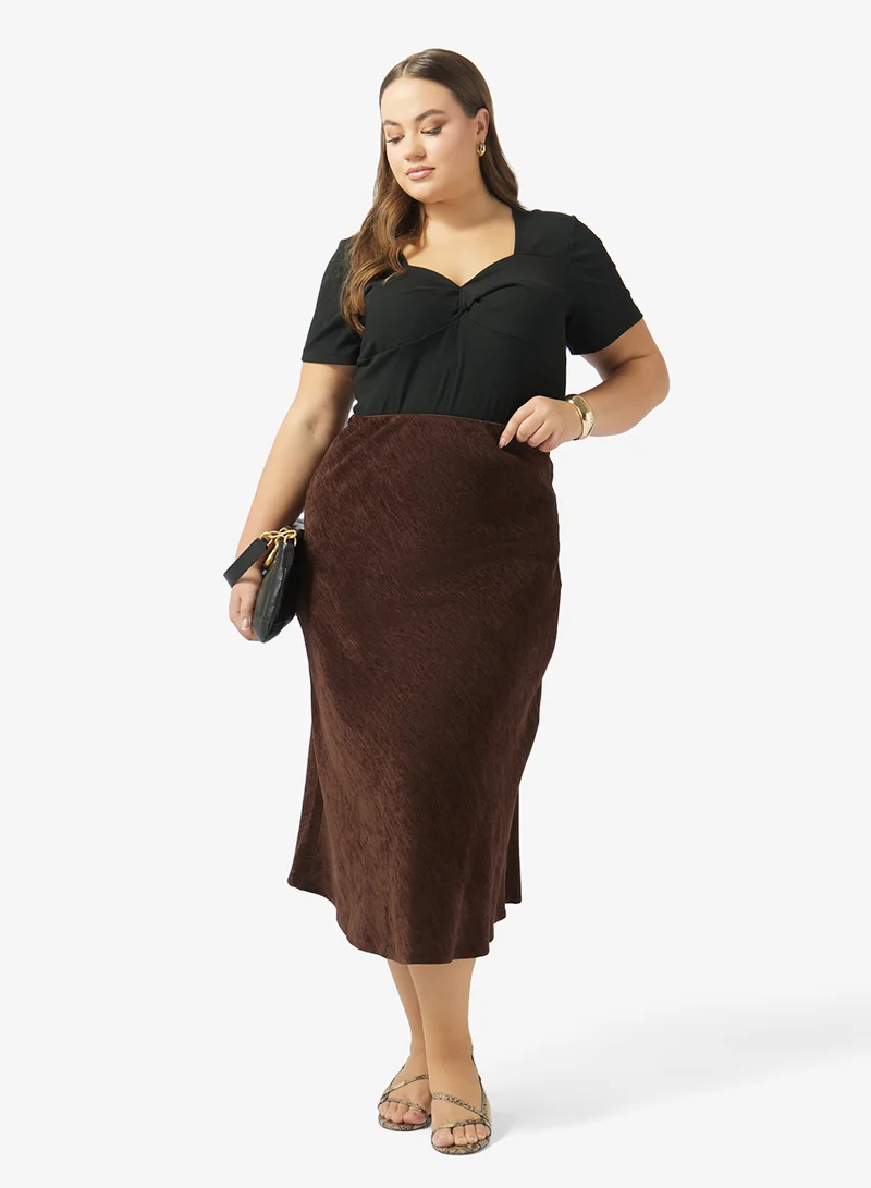 ايلا بلس تنورة مقاس كبير بتصميم