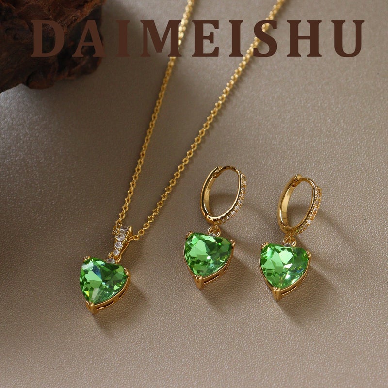 Vintage Heart Green Zircon Pendant Necklace - Elegant Choker for Women - Image 1