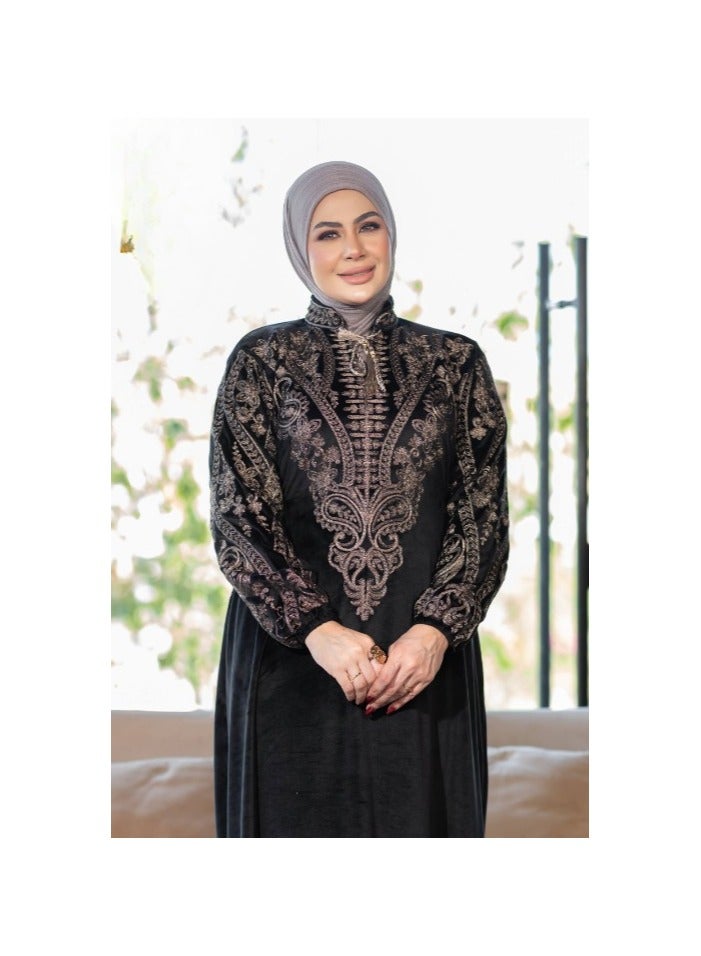 Women's embroidered winter velvet abaya – soft Heidi fabric for receiving guests and going out – wide and comfortable design - Image 3