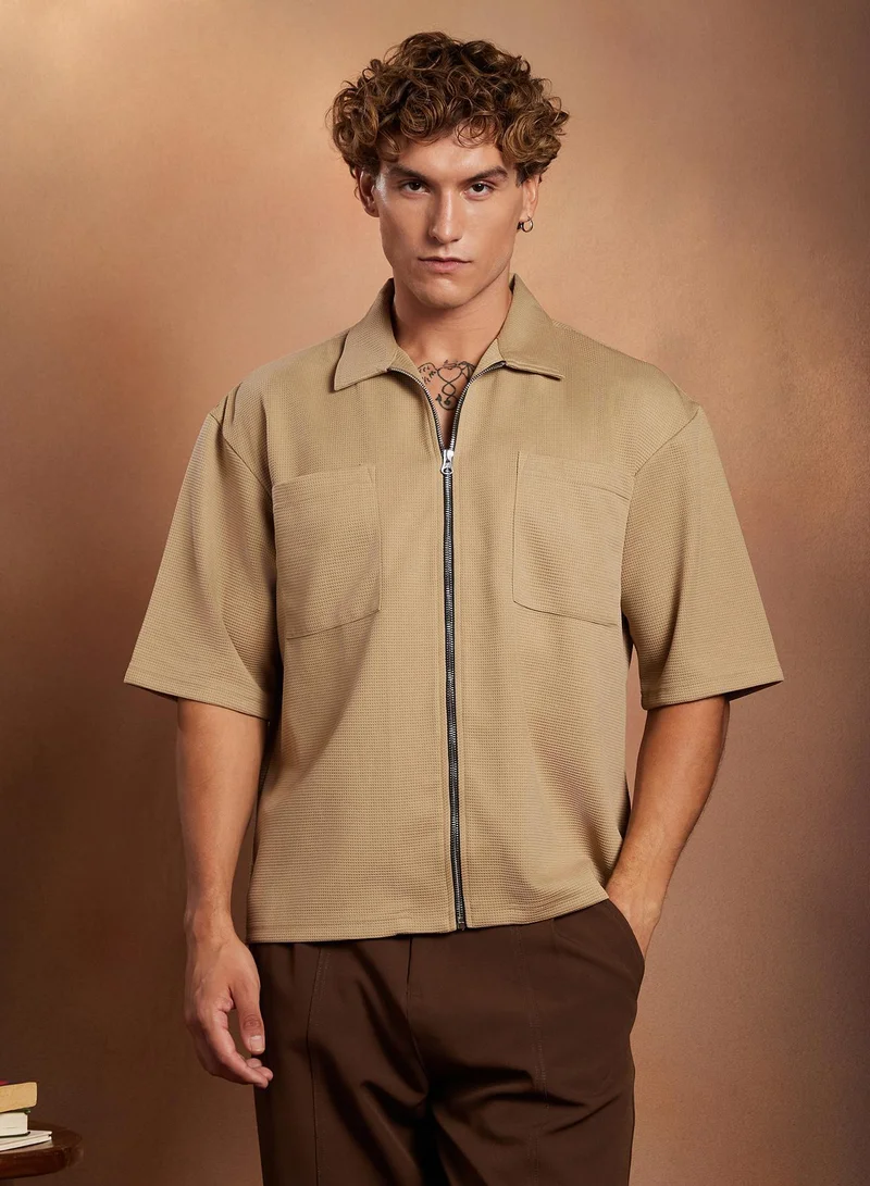Campus Sutra Campus Sutra Men's Sand Beige Waffle-Utility Oversized Shirt For Casual Wear | Spread Collar | Short Regular Sleeves | Zipper Closure | Oversized Shirt Crafted With Comfort Fit For Everyday Wear