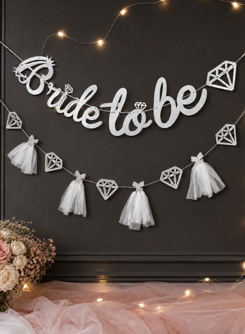 زينة Bride to Be باللون الأبيض مع تفاصيل ألماس وشرابات، مثالية لحفلات توديع العزوبية، حفلات العروس والخطوبة، وتضيف لمسة أنيقة وناعمة للديكور. - Image 1