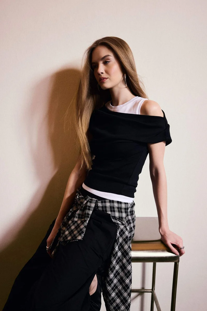 ديفاكتو Slim Fit One Shoulder Ribana Short Sleeve T-Shirt