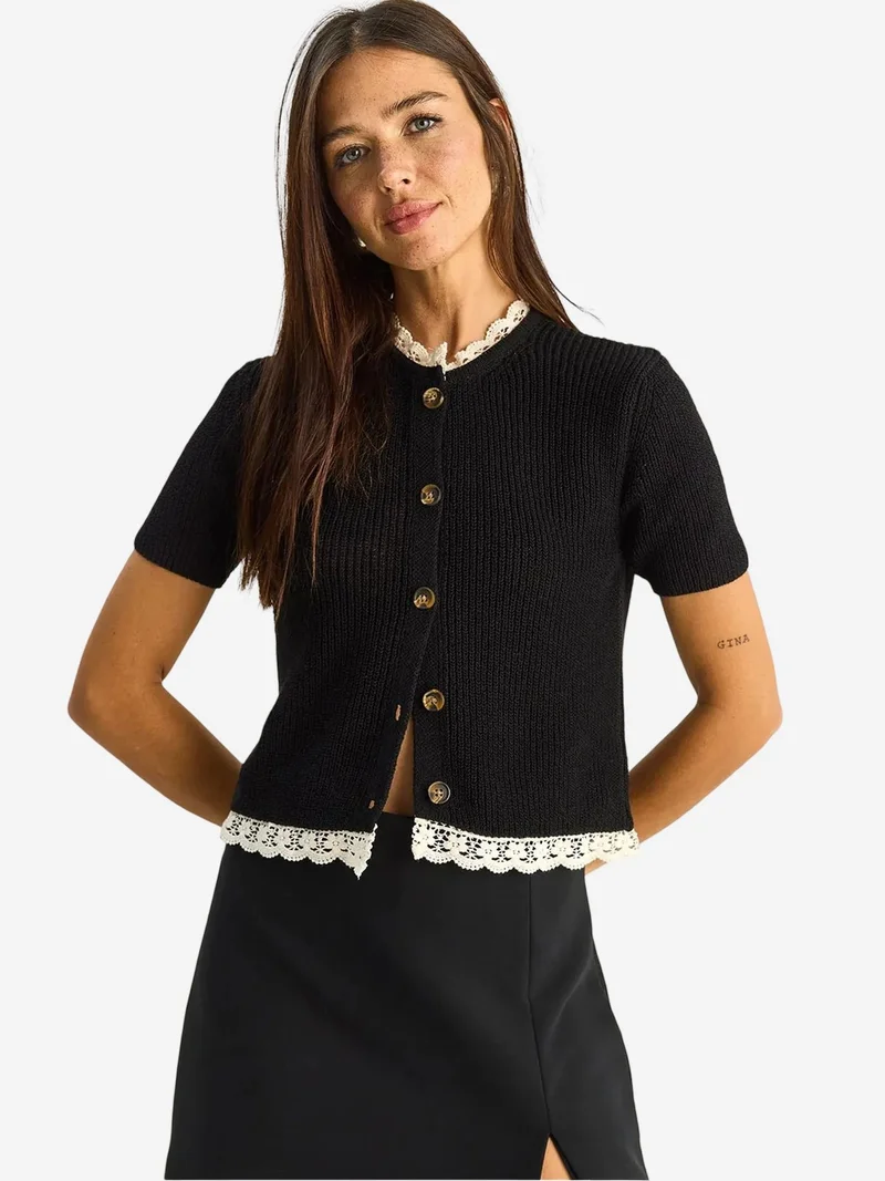 بيانكو لوتشي LUCCI Crop Ribbed Button Cardigan