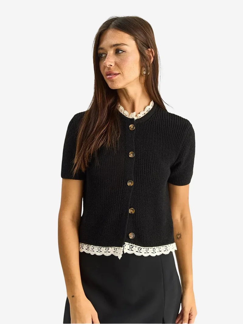 بيانكو لوتشي LUCCI Crop Ribbed Button Cardigan