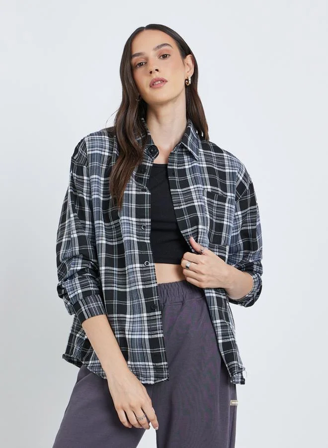 ستايلي بلوزة بطبعة مربعات مع تفاصيل جيب