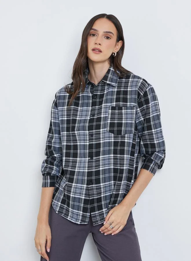 ستايلي بلوزة بطبعة مربعات مع تفاصيل جيب