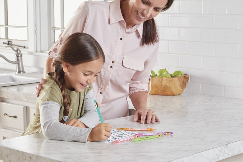 Paper Mate مجموعة أقلام رصاص ميكانيكية مثلثية من بيبر ميت مع إعادة تعبئة الرصاص والممحاة، 1.3 مم، ألوان برميل ممتعة، 8 قطع (2017484) - Image 5