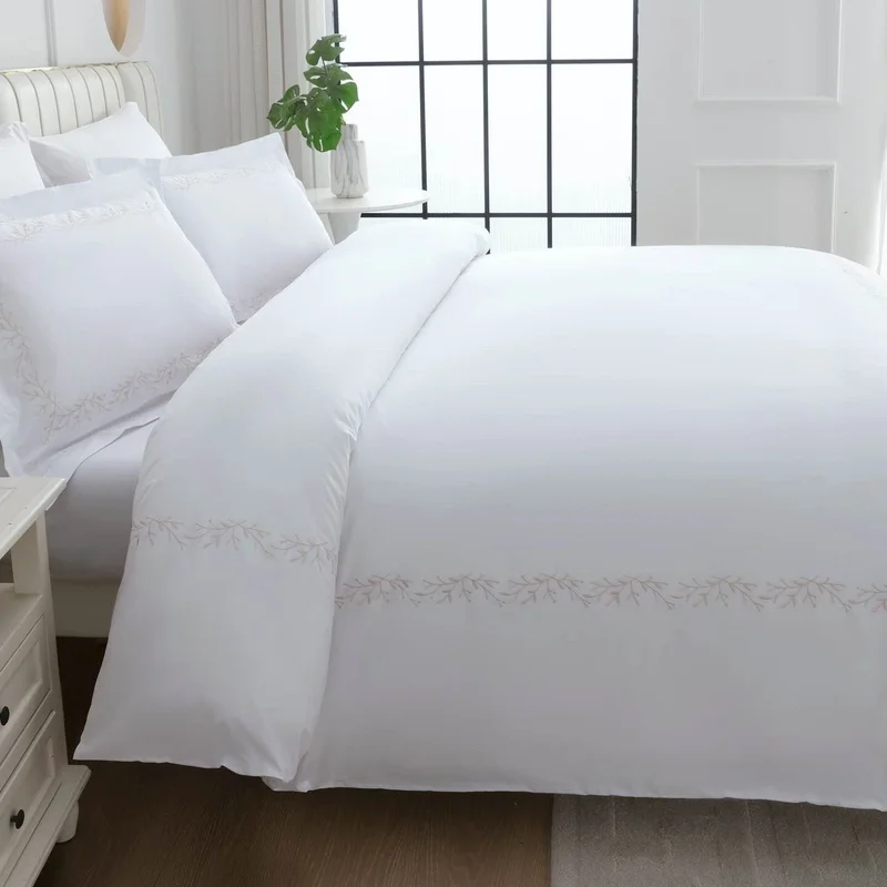 يسكن طقم غطاء لحاف قطن بيركال مطرز  قطع - سيرينا - أبيضذهبي