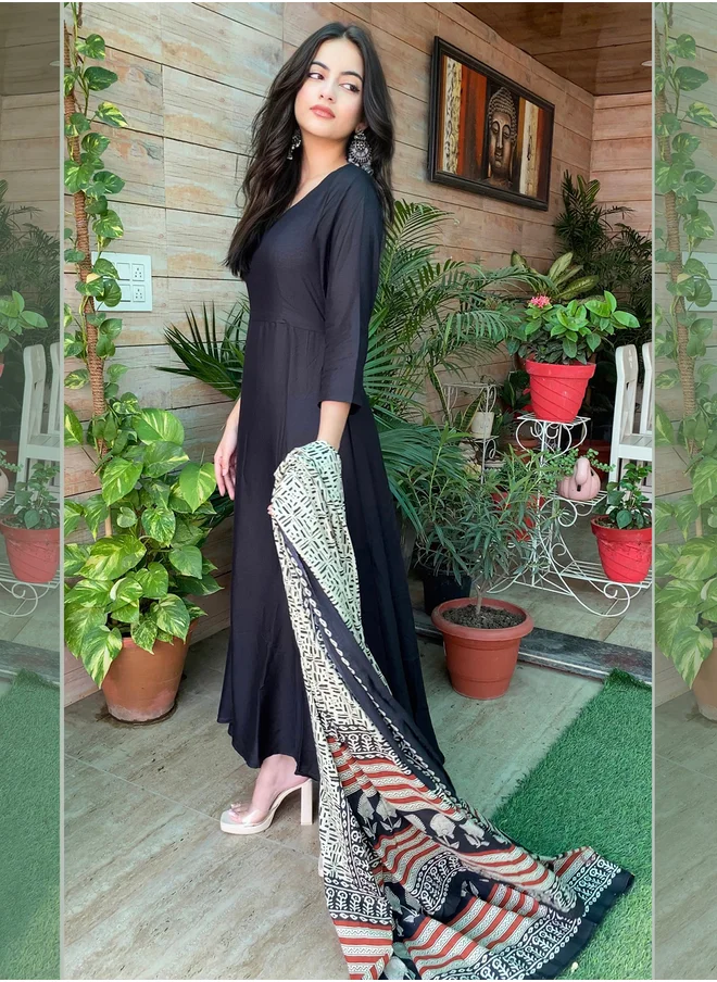 Janasya Janasya Rayon Solid Flared Kurta with Dupatta Set