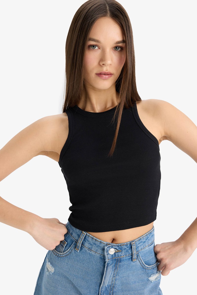 ديفاكتو كروب توب مضلع وياقة هالتر - Image 1