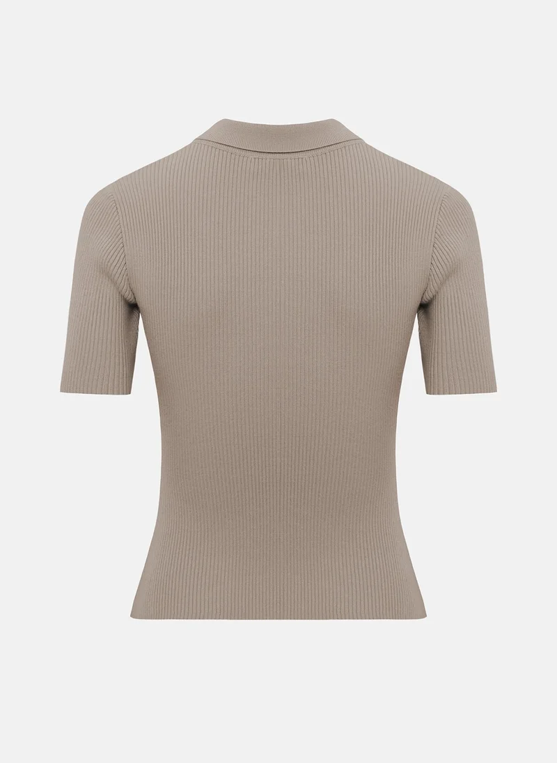 Lichi Rubbed knit polo with buttons on the collar