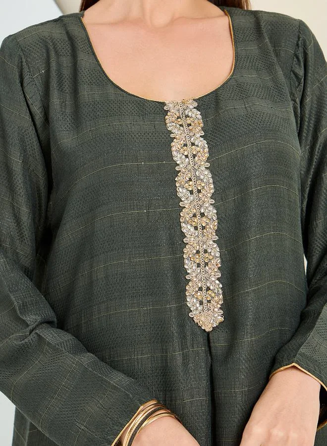 Styli Embroidered Jalabiya with Scoop Neck