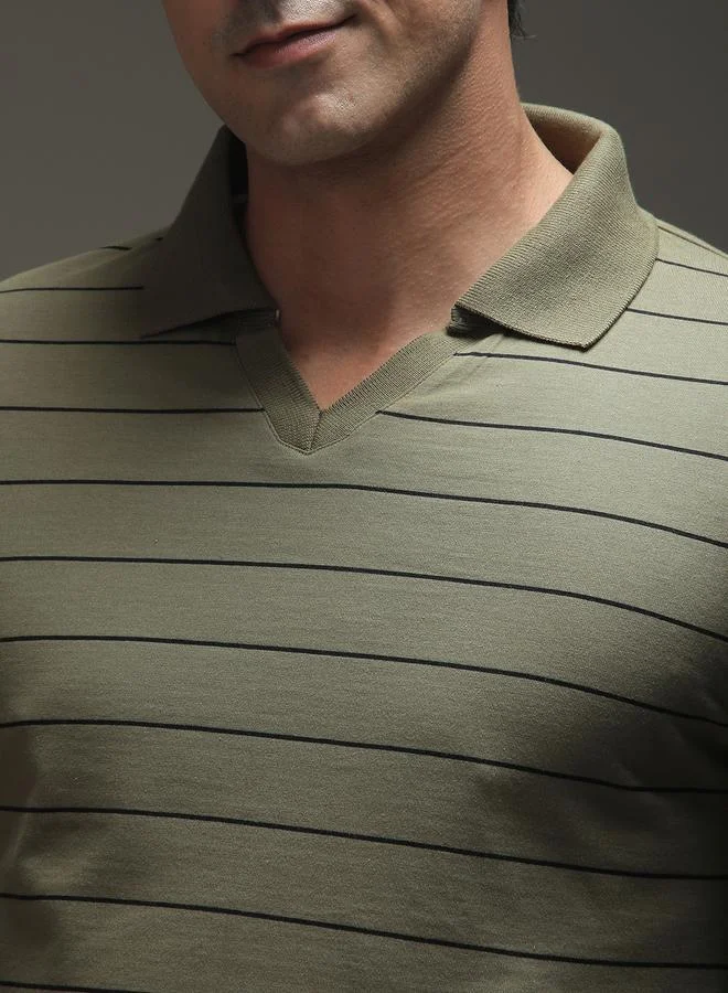 ديلينجر تيشيرت بولو مخطط بياقة مفتوحة وقصة عادية للرجال