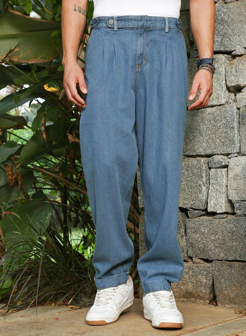 Campus Sutra Campus Sutra Men's Indigo Blue Mid-Wash Pleated Denim Jeans For Casual Wear | Mid-Rise | Straight-Fit Fit | Button Closure | Denim Jeans Crafted With Comfort Fit For Everyday Wear
