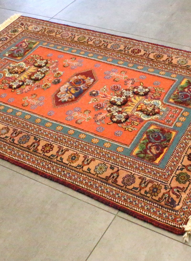 سجادة سوماك فاخرة مصنوعة يدويًا، جودة عالية، مقاس 126 سم × 90 سم، تصميم فارسي تقليدي - Image 3