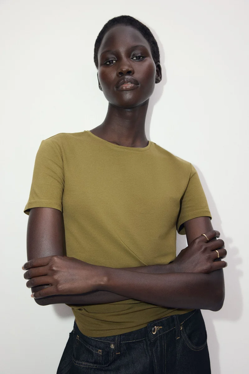 اتش اند ام تي-شيرت بتصميم ضيق