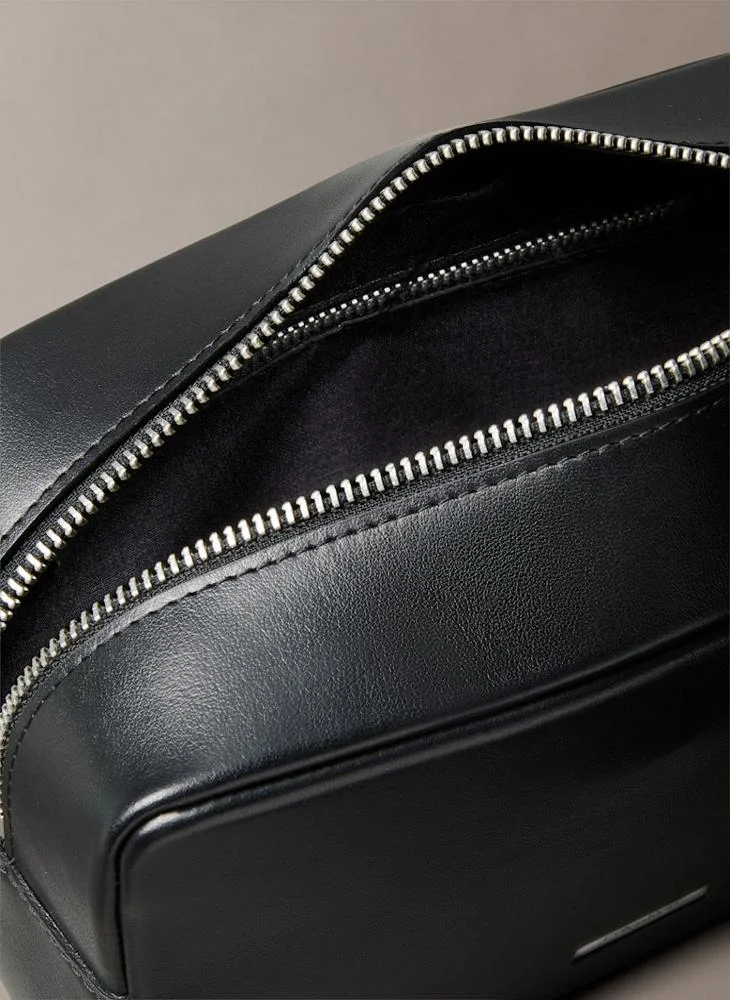 CALVIN KLEIN Zip around toiletry bag