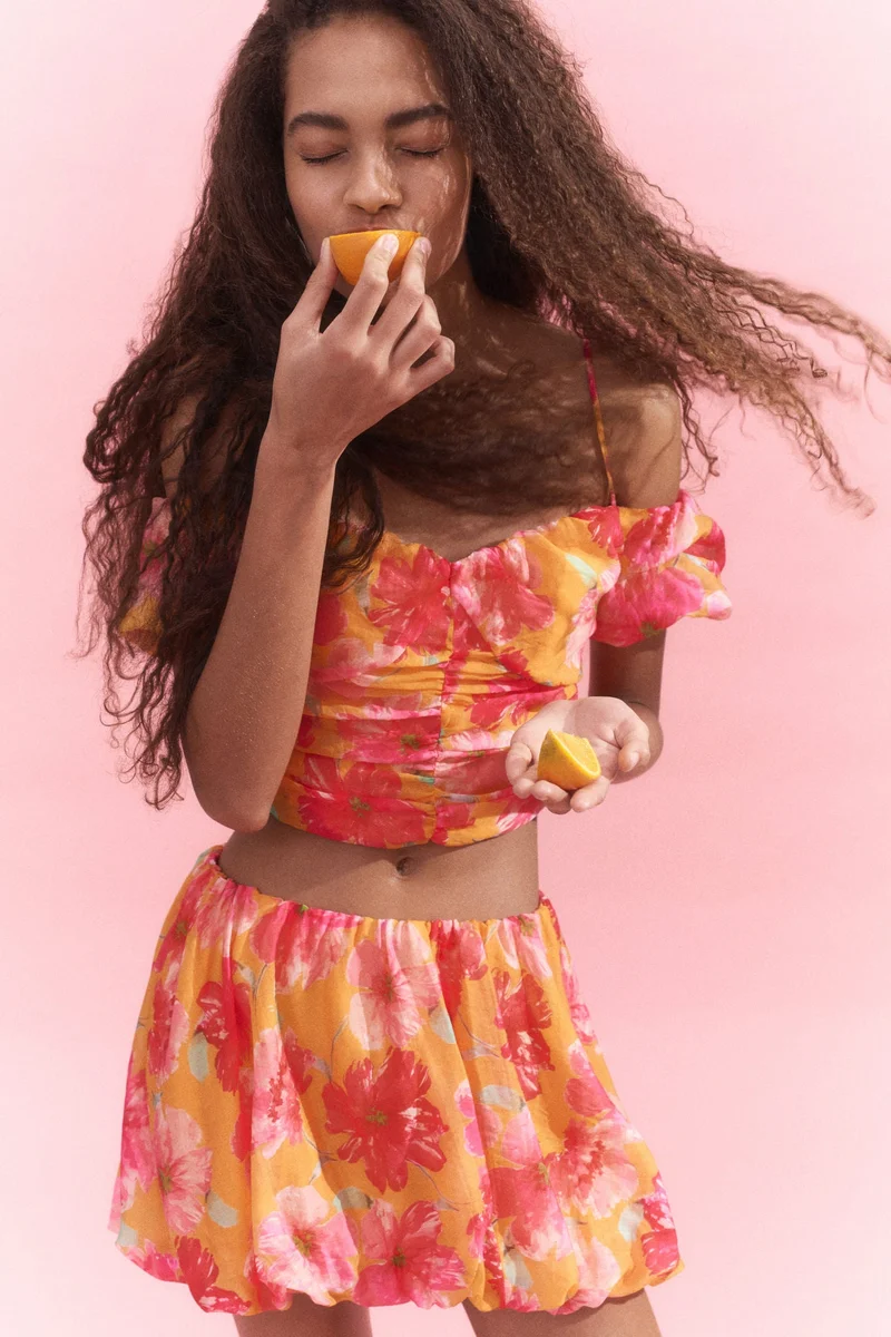 اتش اند ام بلوزة بتصميم كتف مكشوف