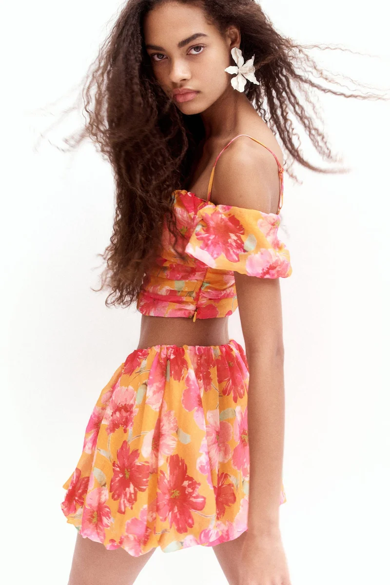 اتش اند ام بلوزة بتصميم كتف مكشوف