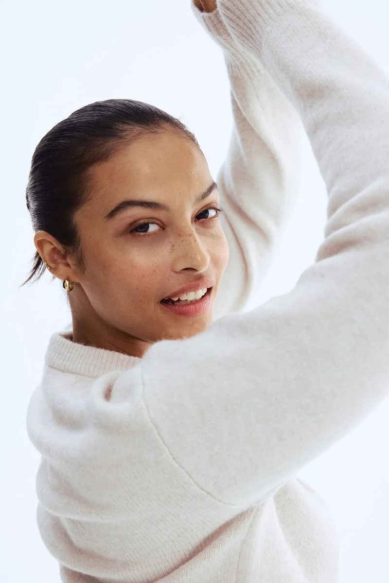 اتش اند ام كنزة صوف بأزرار علوية