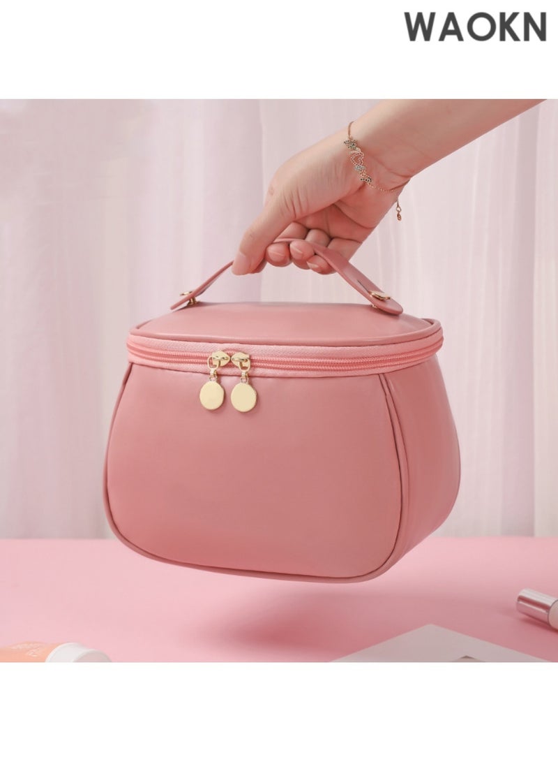 دبليو أيه أو كي أن حقيبة مكياج فاخرة من جلد البولي يوريثان، حقيبة مكياج حلوى، حقيبة يد، حقيبة أدوات تجميل محمولة، حقيبة مستحضرات تجميل للسفر، مستلزمات تخزين أدوات التجميل أثناء السفر، تخزين الهدايا، سحاب، إكسسوارات الأظافر (الحجم 20.5 × 11.5 × 14 سم) (وردي) - Image 3