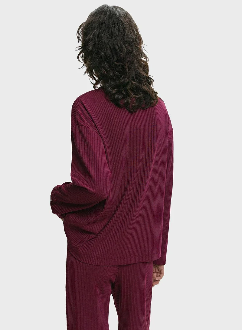 بارفوا تي شيرت بياقة على شكل حرف