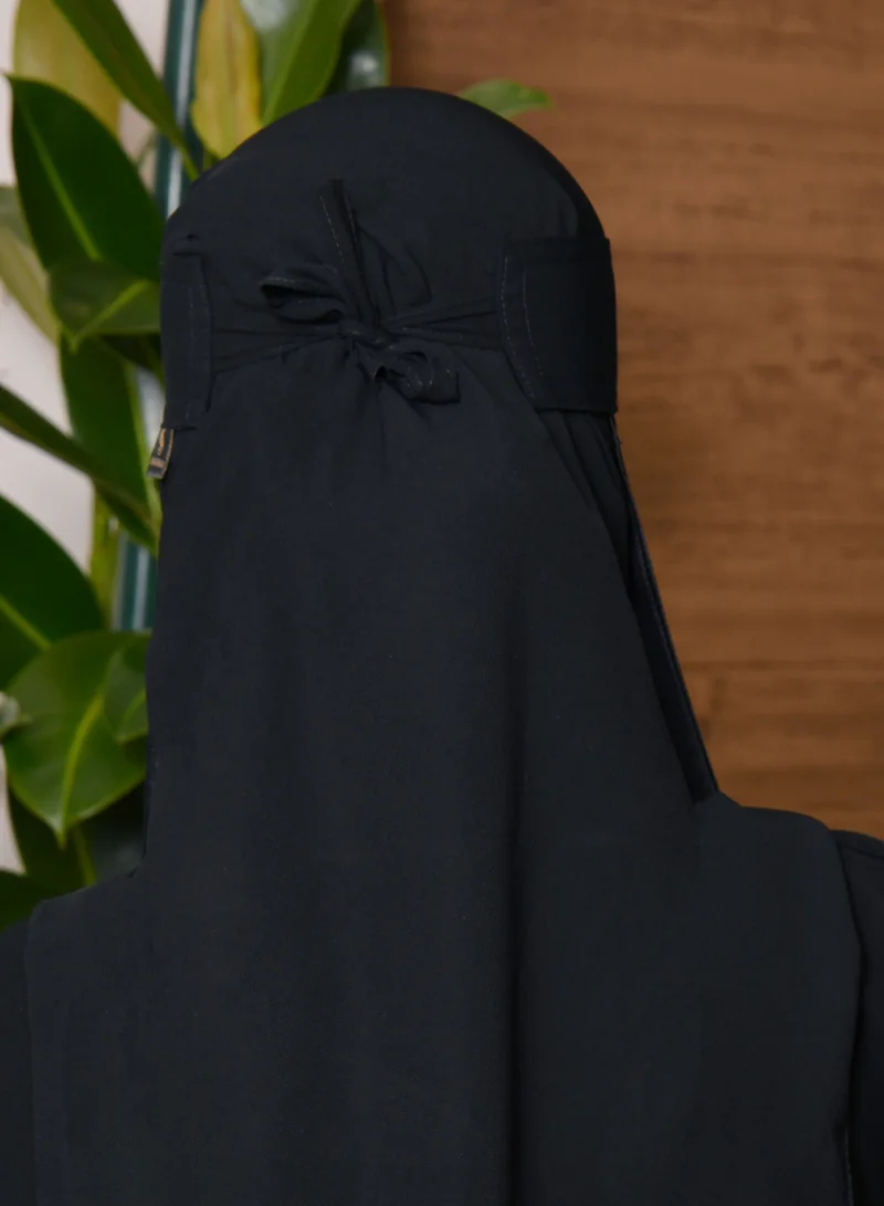 HAWRAA ABAYA A short niqab with a silk lining with one elastic and a tie closure