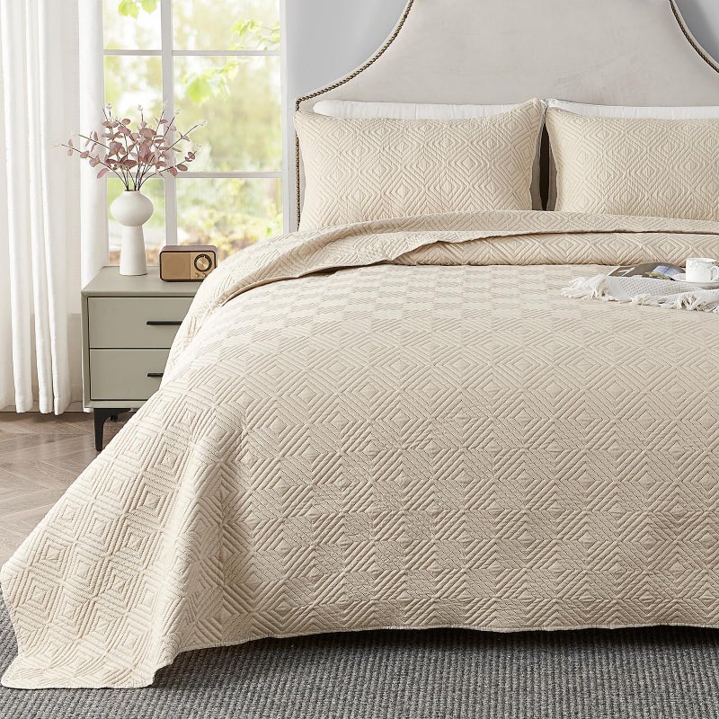 Qucover Beige Bedspread Super King Size 3Piece Polyester Breathable Geometric Pattern 3D Ultrasonic Quilting Technology Lightweight Summer Quilted Bed Throw Bedspreads with Pillow Shams 260x280cm
