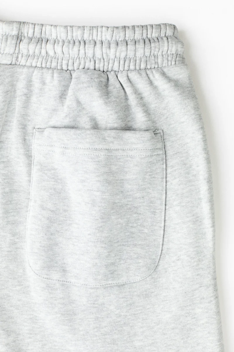 اتش اند ام شورت بقصة عادية