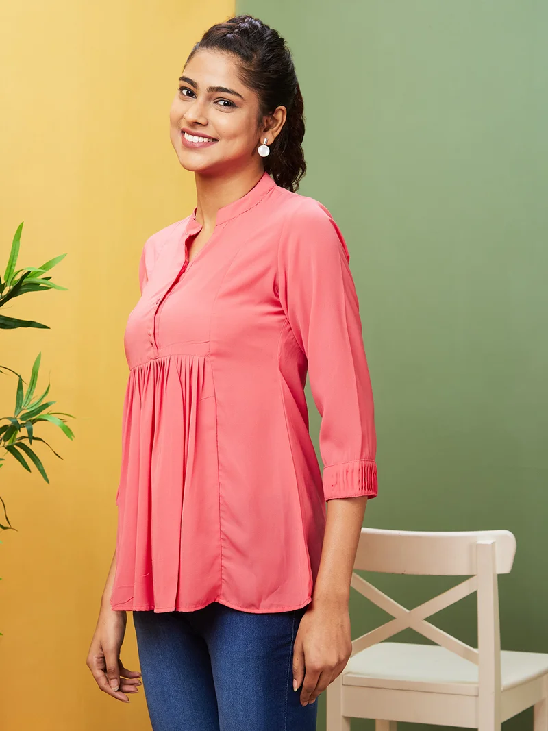 globus Women Coral Mandarin Collar Gathered Longline Top