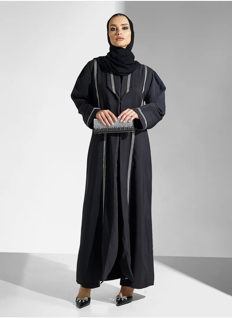 هيا كلوزيت Collared Abaya with Flared Sleeve