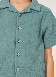 Styli Plain Crinkled Short Sleeve Shirt and Shorts Set  - Image 3
