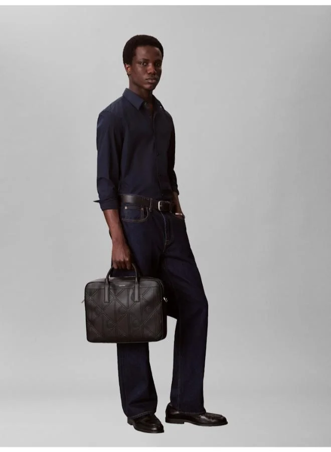 كالفن كلاين شعار مطبوع للمسافرين