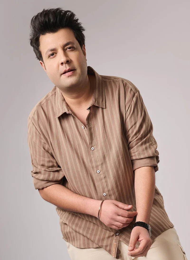 انستافاب بلس قميص رجالي بني فاتح مخطط بياقة ممتدة وأكمام طويلة مخصر للاستخدام اليومي مقاس كبير