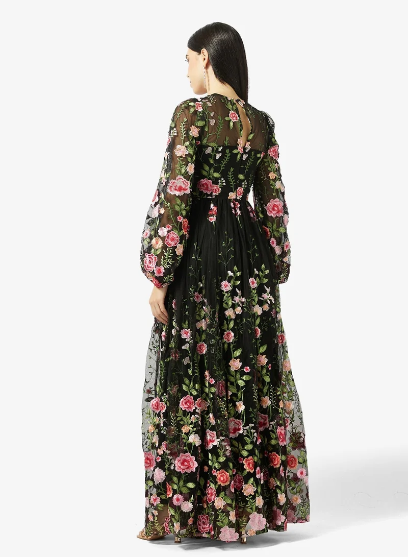 مايا فستان ماكسي بأكمام منفوشة مطرزة