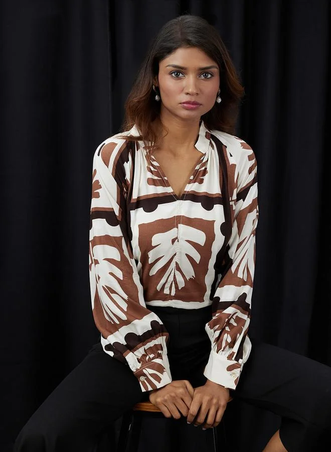 globus Women Brown Abstract Print V-Neck Top