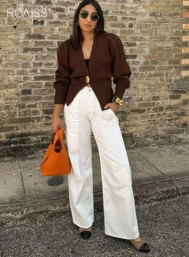 رويس كارديجان نسائي أنيق ومريح بتصميم بسيط، بياقة على شكل حرف V وأزرار أمامية، مصنوع من قماش محبوك، بخصر محدد، بلون موحد، بأكمام طويلة وأساور ضيقة، مناسب للارتداء اليومي في العمل والتنقلات. لون بني قهوة. - Image 2