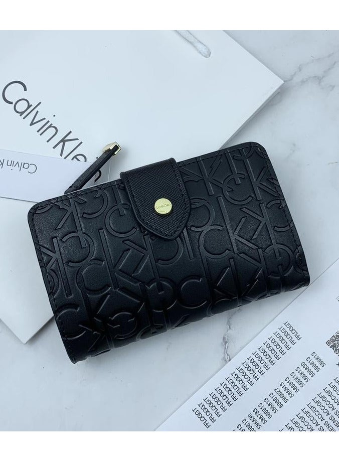كالفن كلاين جينز محفظة ثلاثية الطي من كالفن كلاين بشعار منقوش - أسود - Image 2