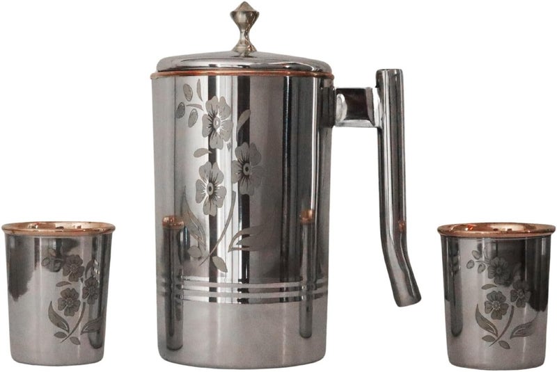 HealthGoodsIn إبريق ماء من الفولاذ المقاوم للصدأ والنحاس النقي مع 2 أكواب متطابقة لفوائد الأيورفيدا الصحية 5748 أونصة سائلة مع نقوش ومقبض نحاسي - Image 4