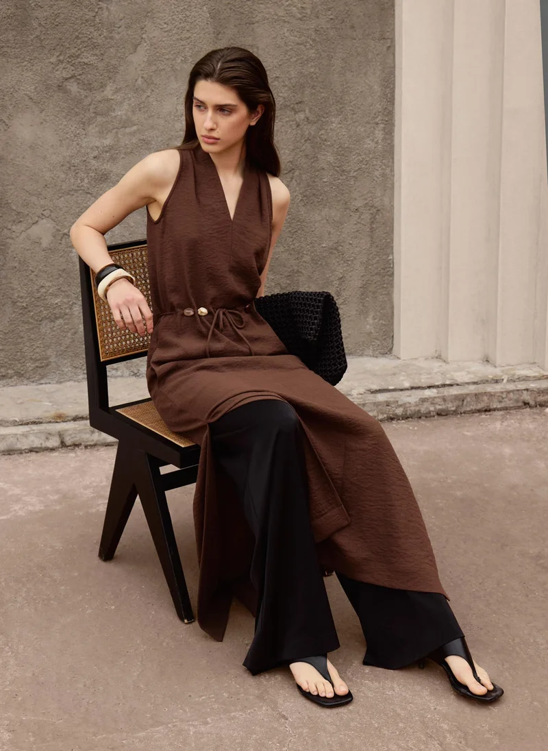 Maxi dress in viscose with open shoulders and matching belt
