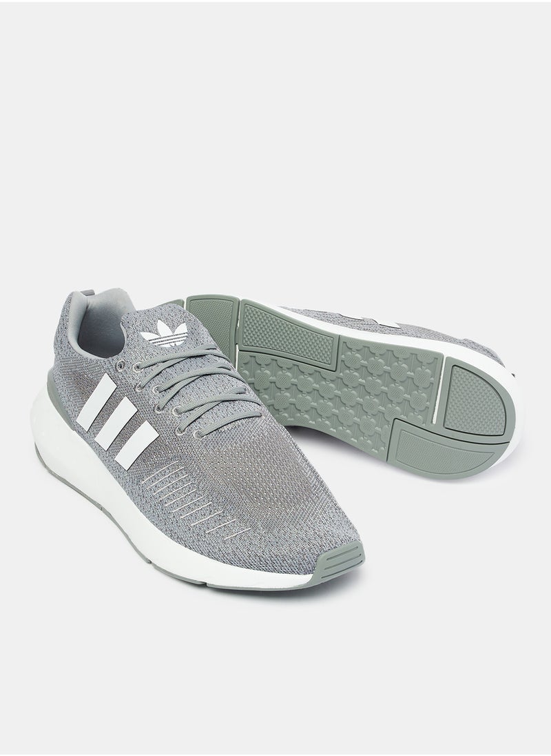 adidas Originals - SWIFT RUN 22 - Image 1