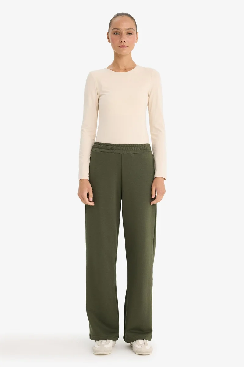 ديفاكتو Straight Fit Basic Trousers