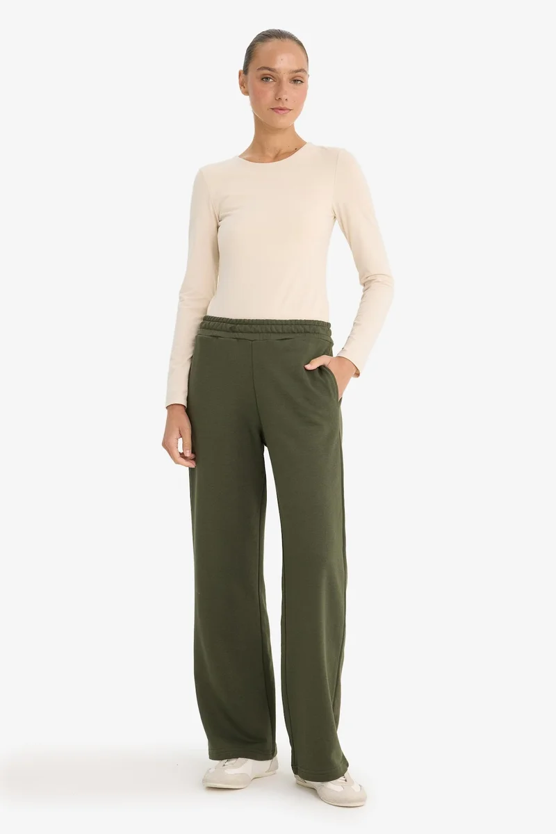 ديفاكتو Straight Fit Basic Trousers