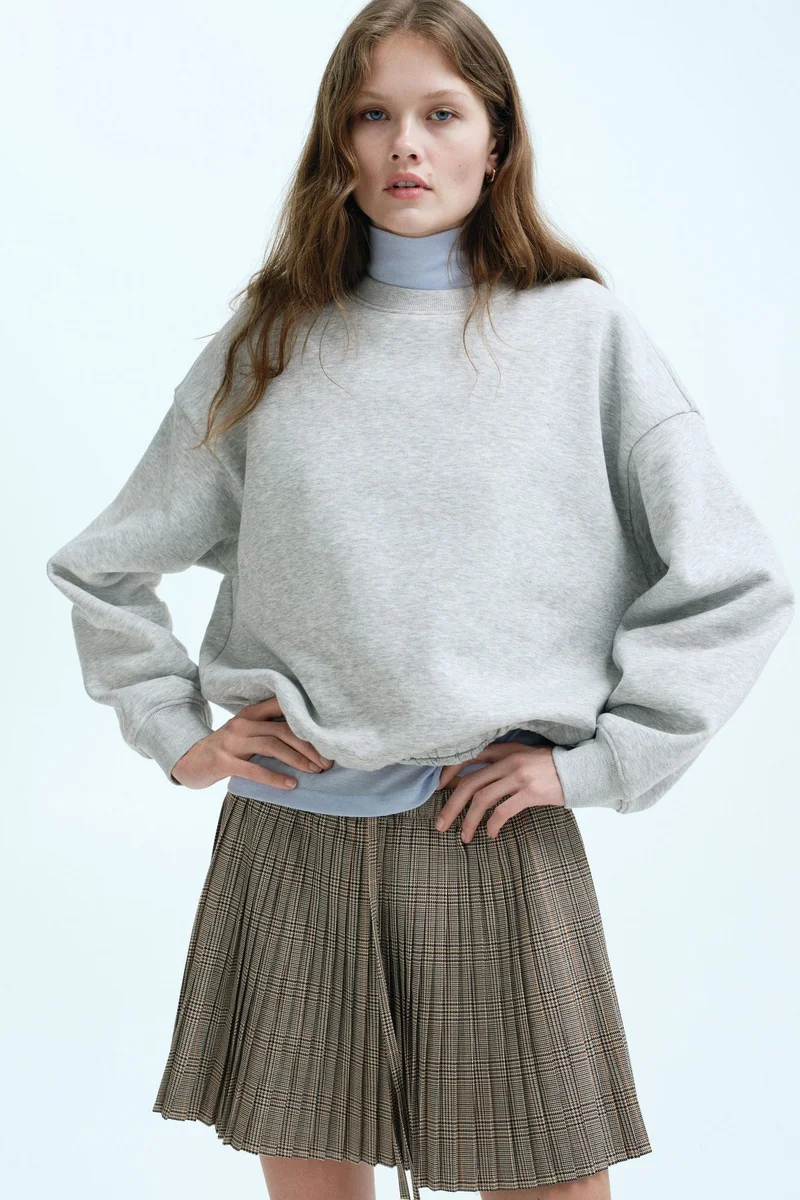 اتش اند ام سويت شيرت بقصّة فضفاضة