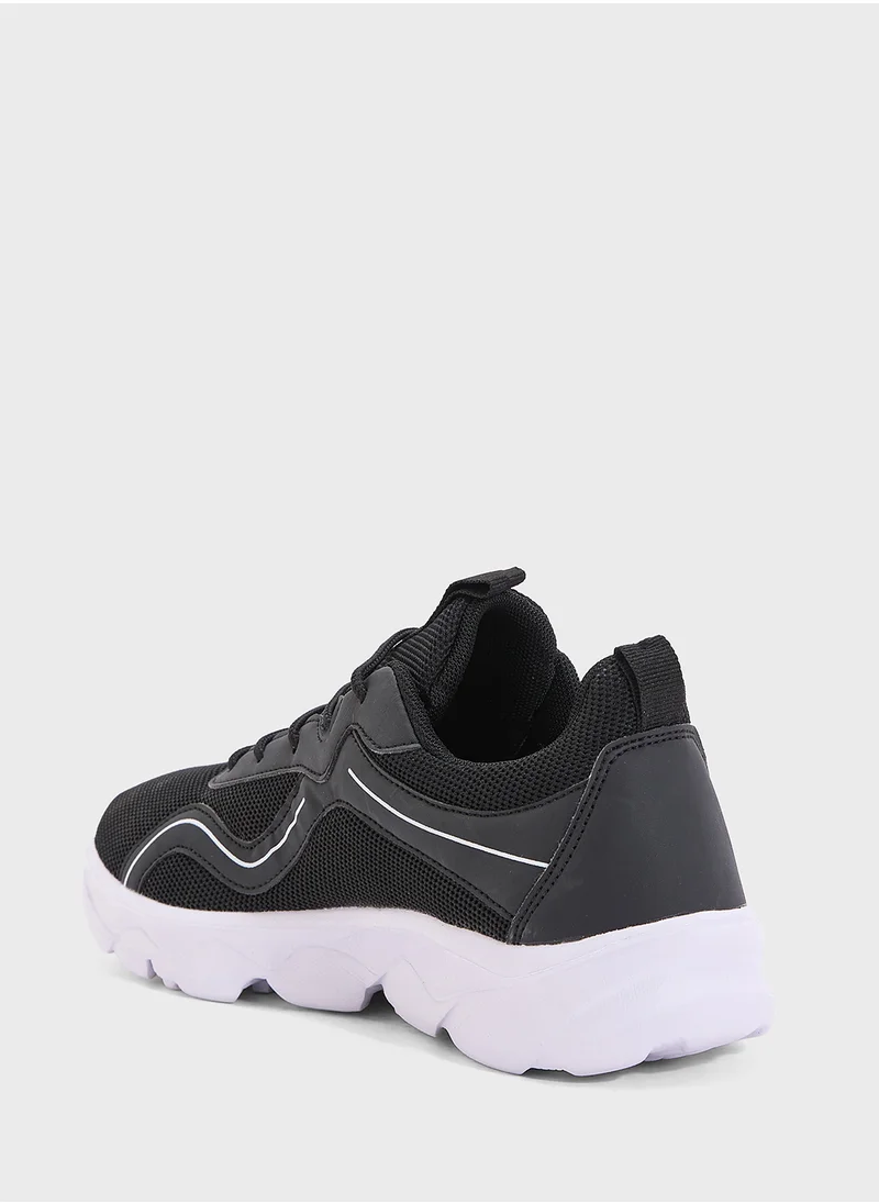 جينجر Lace Up Sneaker