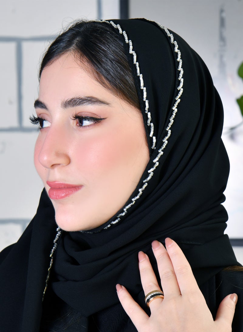 عبايات حوراء طرحه حرير سوداء مع شك فضي على الحافه - Image 1