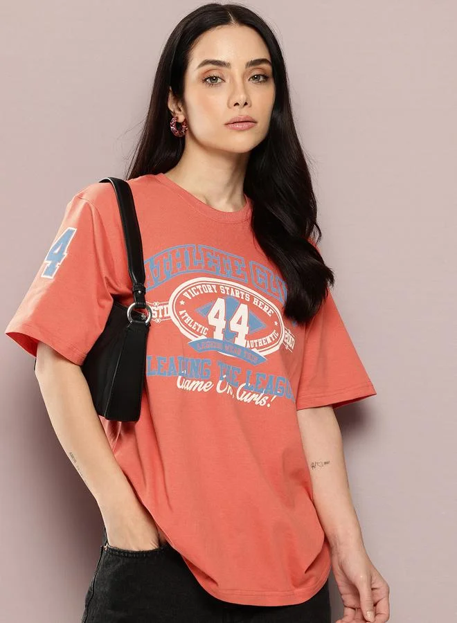 ديلينجر تيشيرت نسائي قصير الأكمام مطبوع كبير الحجم