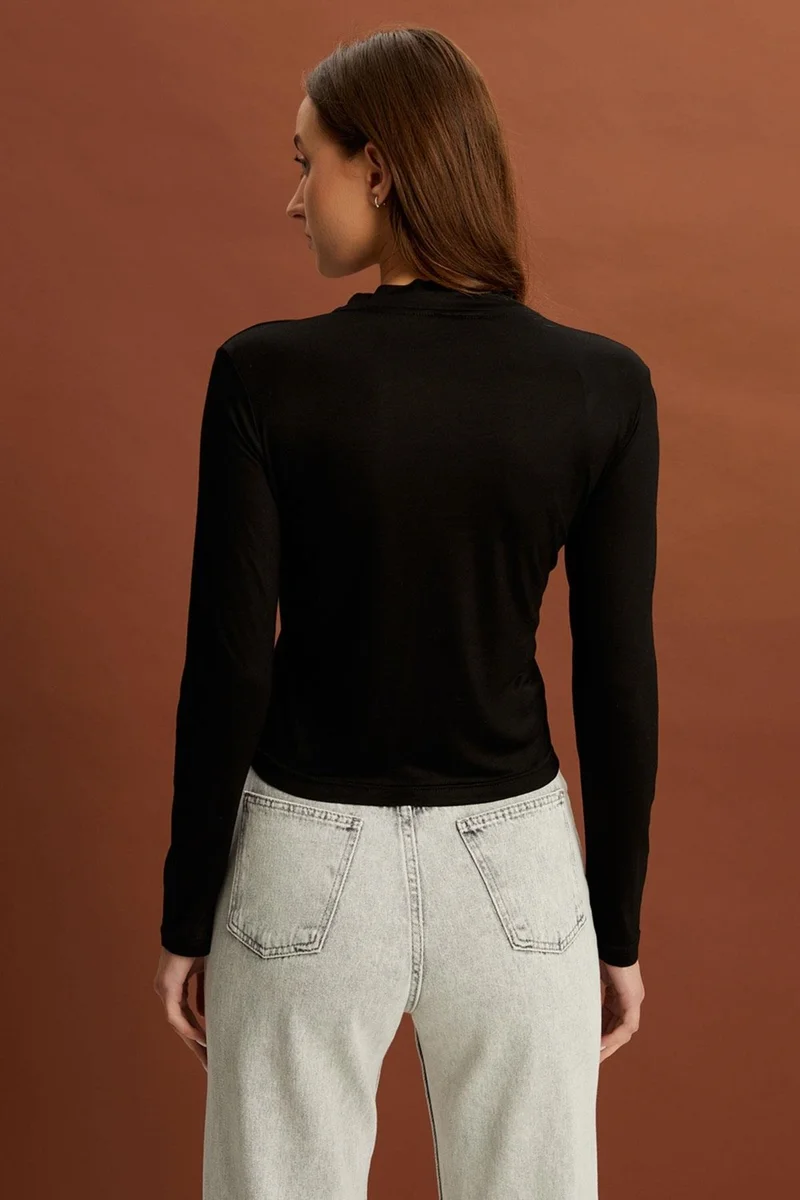 الكسندر جاردي Long Sleeve High Collar Top (B22-378A)