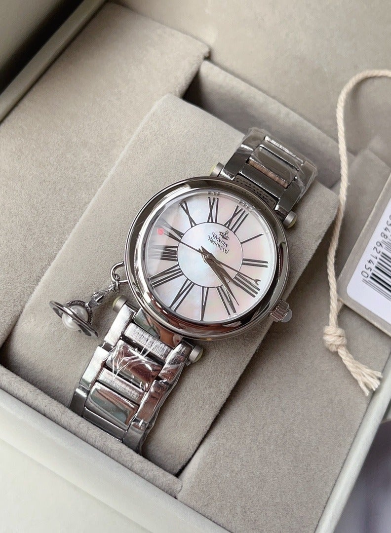 فيفيان ويستوود عنوان: ساعة أزياء للنساء ذات الصدف الفضي من فيفيان ويستوود - أناقة دائمة مع شفقة من التجربة​ - Image 2