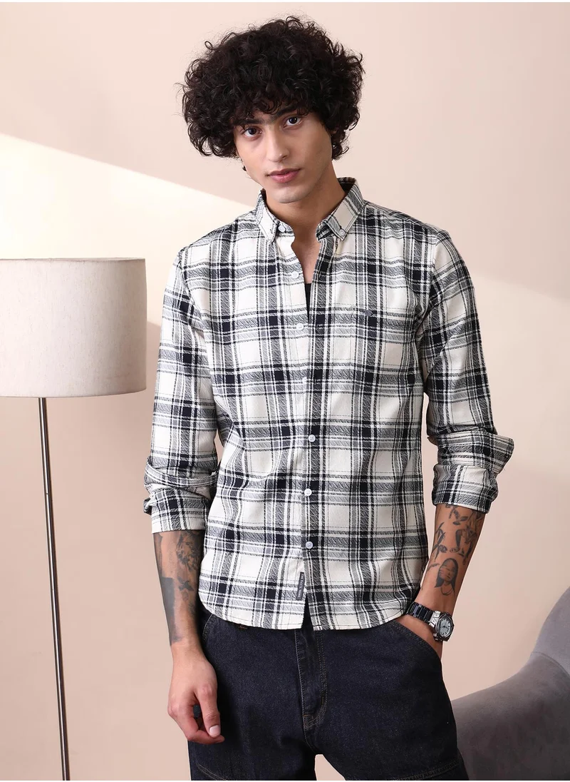 Campus Sutra Campus Sutra Men's Obsidian Black & Cream White Halo-Graph Regular Shirt For Casual Wear | Spread Collar | Long Cuffed Sleeves | Button Closure | Shirt Crafted With Comfort Fit For Everyday Wear